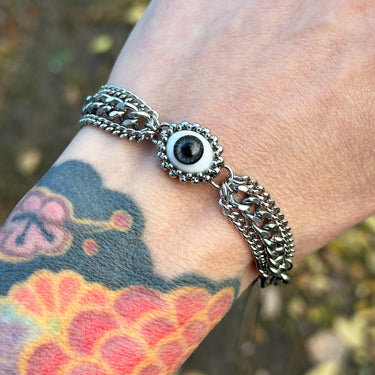 FALL GEMSTONE 2025 Small Gray Glass Eye Ribbon Bracelet