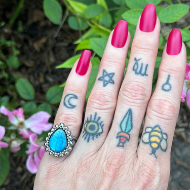 SUMMER GEMSTONE 2025 Small Labradorite Teardrop Ring: Size 6