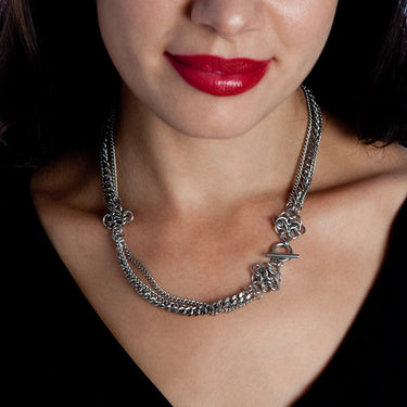 METAL Asymmetrical Small Rosette Ribbon Necklace
