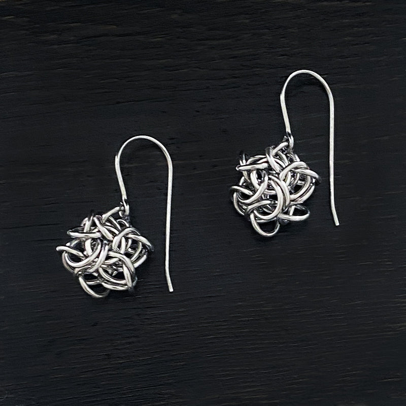 PURE Small Knot Earrings