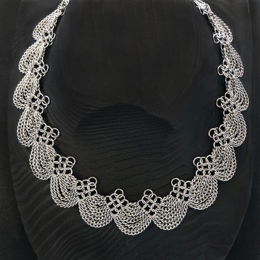 SLINKY Scalloped Collar