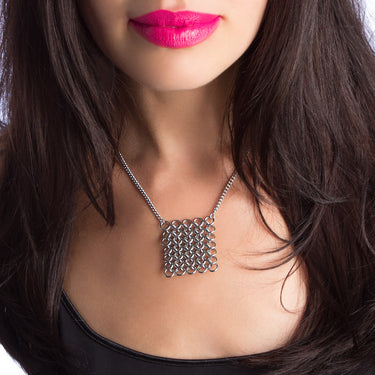 STRUCTURE Square Maille Pendant